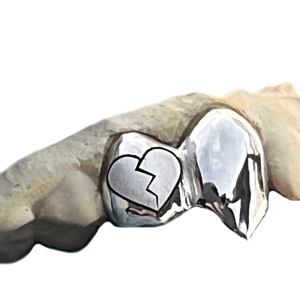 925 Sterling Silver Double Cap Vampire Fang Laser Engraved Broke Broken Heart Custom Teeth Grillz For Sale
